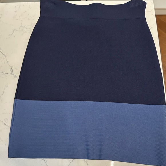 BCBG bodycon skirt - Picture 2 of 5